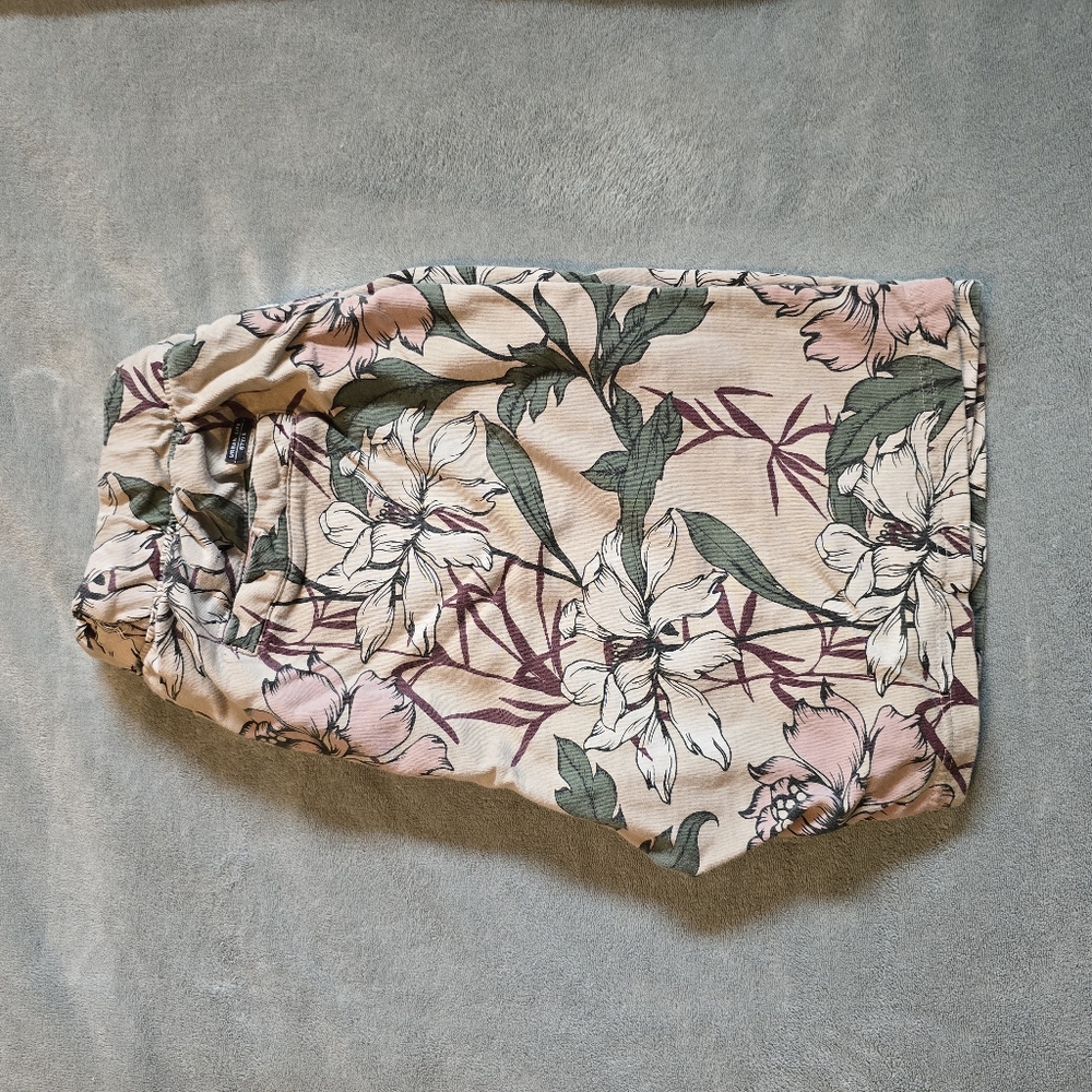 Men's Shorts - Picture 2 of 5